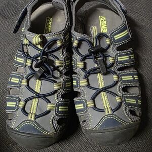 Khombu Kids Sandals in Gray and Yellow